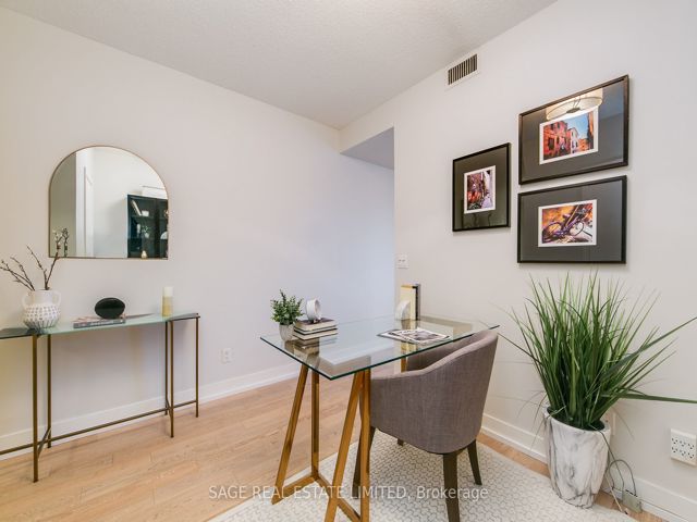 514 - 168 King St E