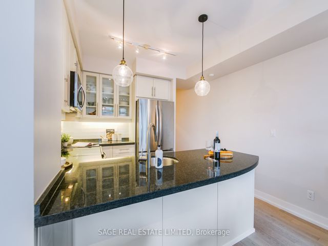 514 - 168 King St E