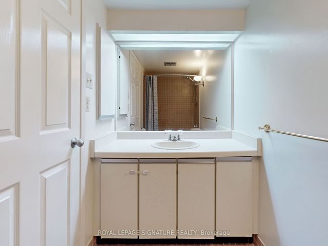1107 - 360 Bloor St E