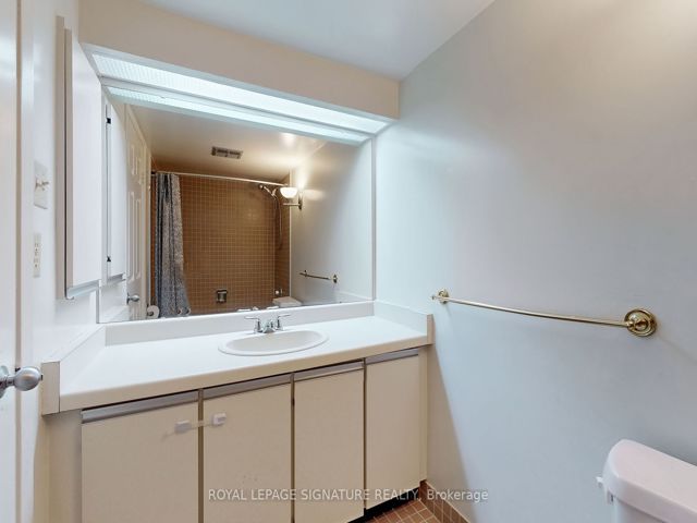 1107 - 360 Bloor St E