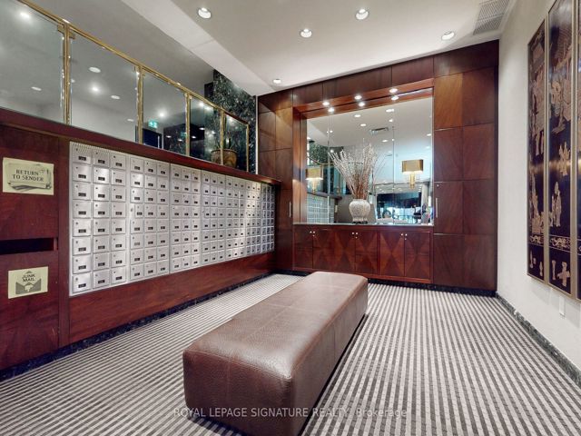 1107 - 360 Bloor St E