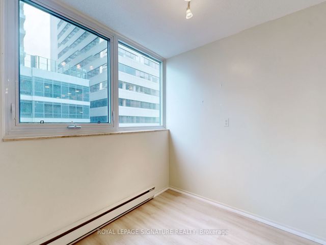 1107 - 360 Bloor St E