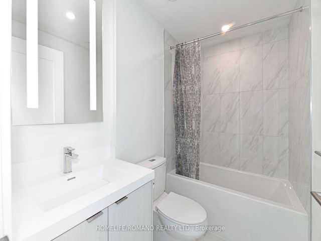1409 - 30 Inn On The Pk Dr