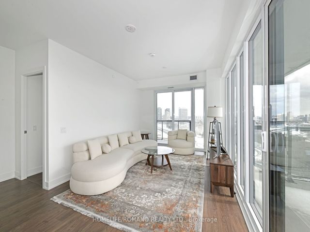 1409 - 30 Inn On The Pk Dr