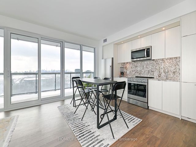 1409 - 30 Inn On The Pk Dr