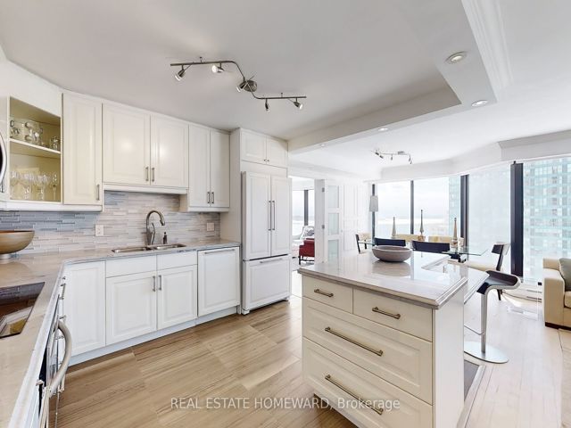 1404 - 65 Harbour Sq