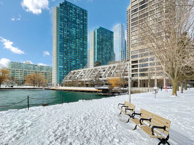 1404 - 65 Harbour Sq