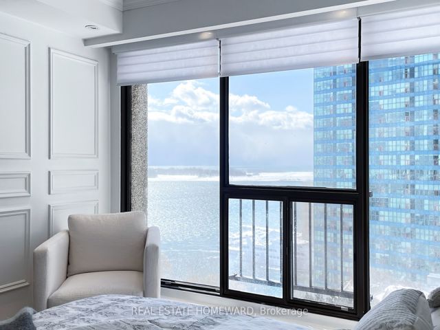 1404 - 65 Harbour Sq