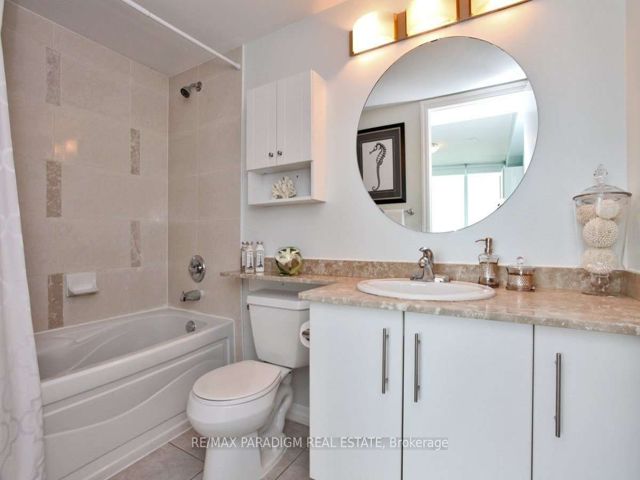 1106 - 16 Yonge St