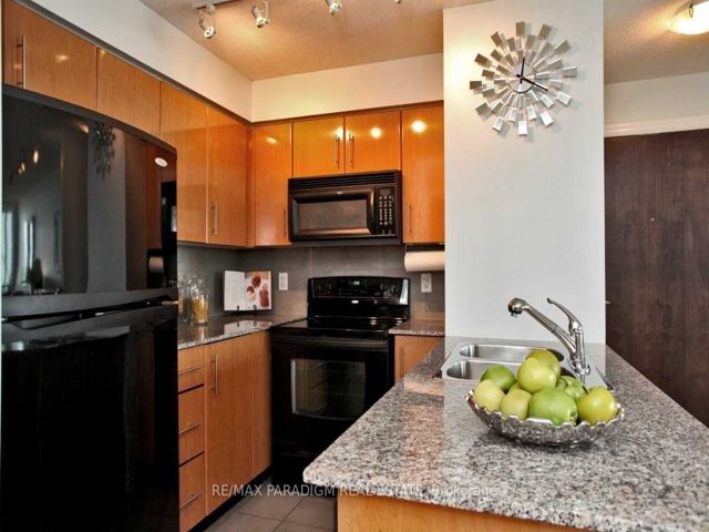 1106 - 16 Yonge St
