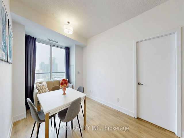 1511 - 128 Fairview Mall Dr