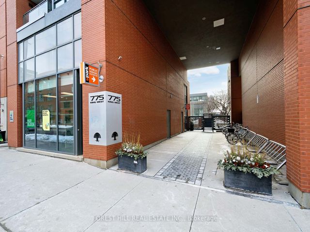 419 - 775 King St W