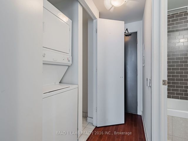 610 - 33 Charles St E