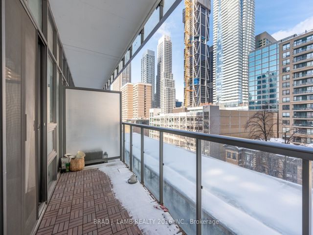 610 - 33 Charles St E