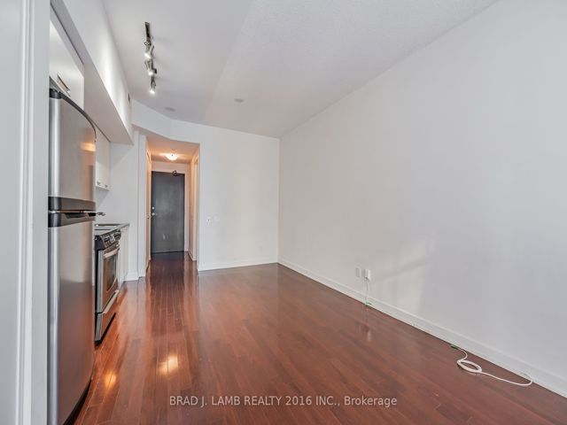 610 - 33 Charles St E