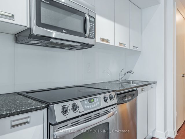 610 - 33 Charles St E
