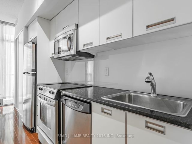610 - 33 Charles St E