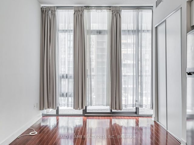 610 - 33 Charles St E
