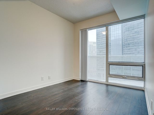 1610 - 100 Harbour St