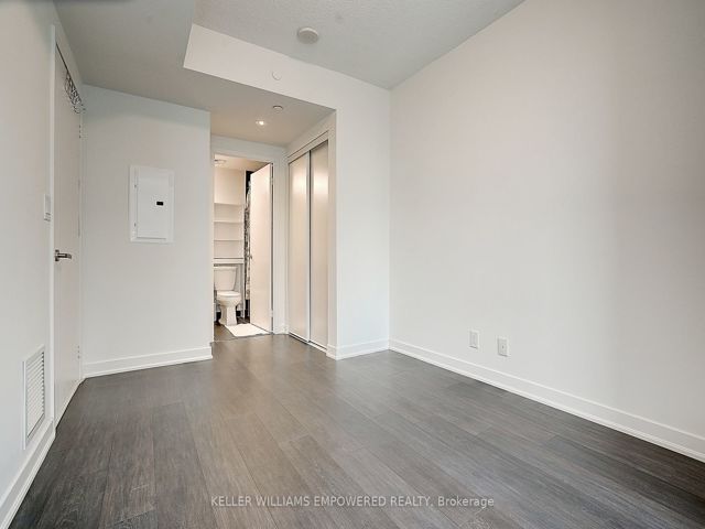 1610 - 100 Harbour St