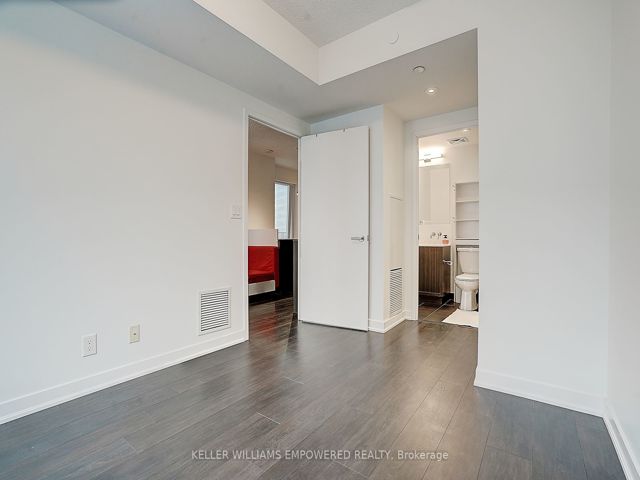 1610 - 100 Harbour St