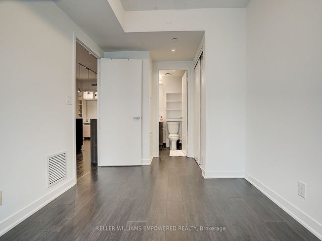 1610 - 100 Harbour St