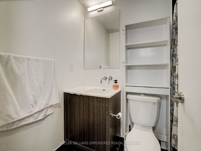 1610 - 100 Harbour St