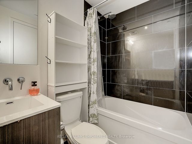 1610 - 100 Harbour St