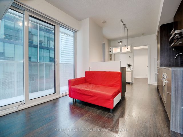 1610 - 100 Harbour St