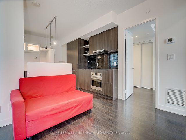 1610 - 100 Harbour St