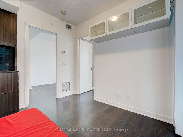 1610 - 100 Harbour St