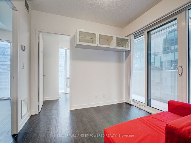1610 - 100 Harbour St