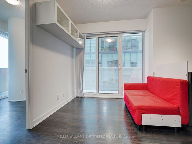 1610 - 100 Harbour St