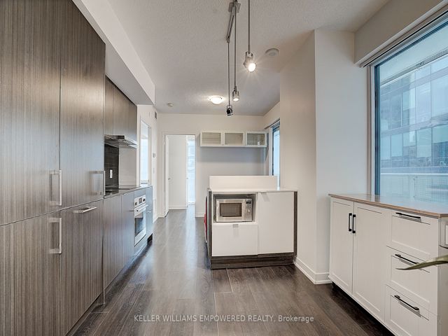 1610 - 100 Harbour St
