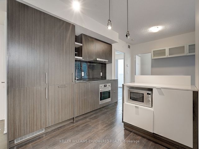 1610 - 100 Harbour St
