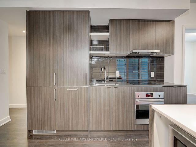 1610 - 100 Harbour St