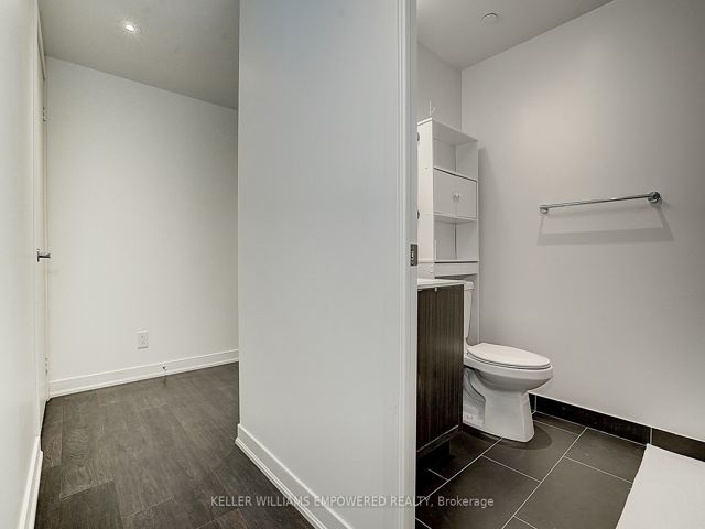 1610 - 100 Harbour St