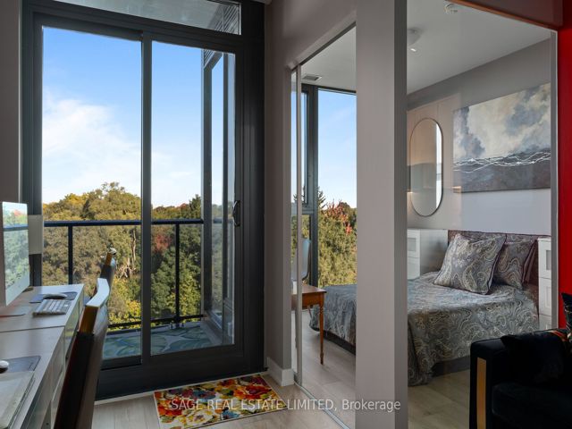 703 - 250 Lawrence Ave W