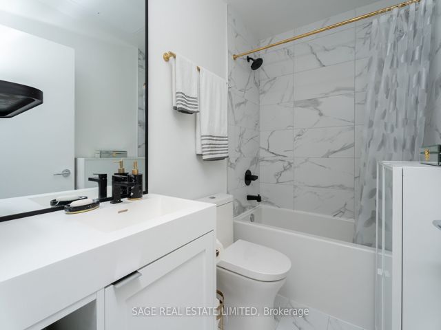 703 - 250 Lawrence Ave W