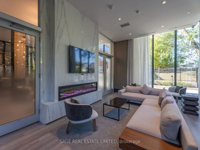 703 - 250 Lawrence Ave W