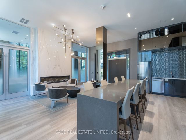 703 - 250 Lawrence Ave W