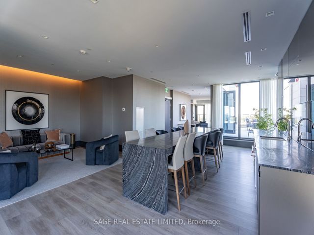 703 - 250 Lawrence Ave W