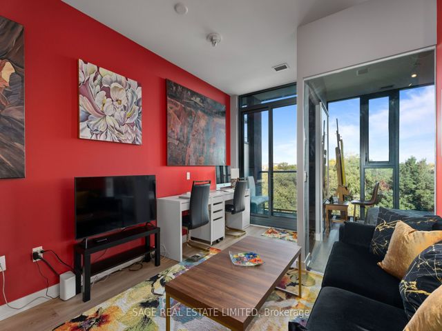 703 - 250 Lawrence Ave W