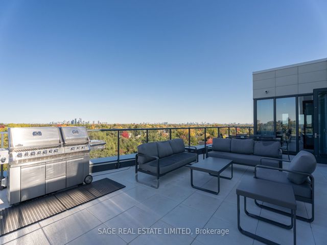 703 - 250 Lawrence Ave W