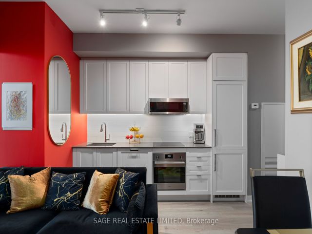 703 - 250 Lawrence Ave W