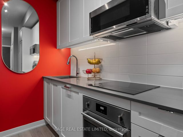703 - 250 Lawrence Ave W