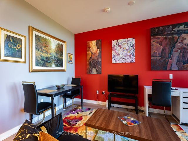 703 - 250 Lawrence Ave W