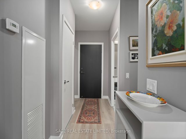 703 - 250 Lawrence Ave W