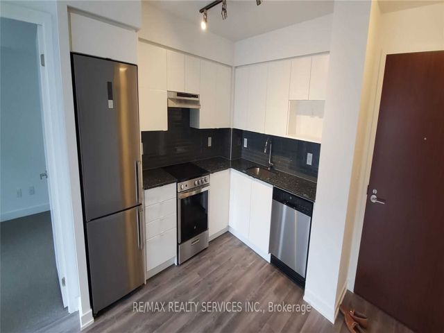 523 - 120 Varna Dr