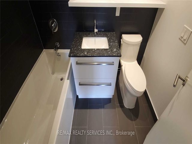 523 - 120 Varna Dr